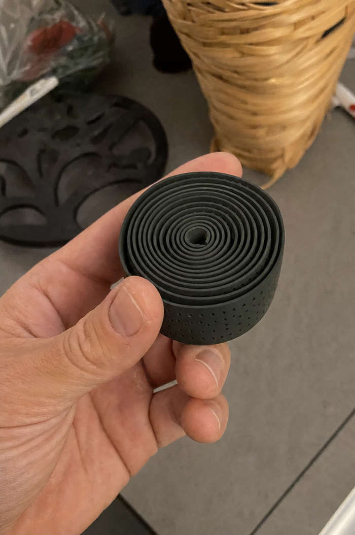 Shock-dampening grip